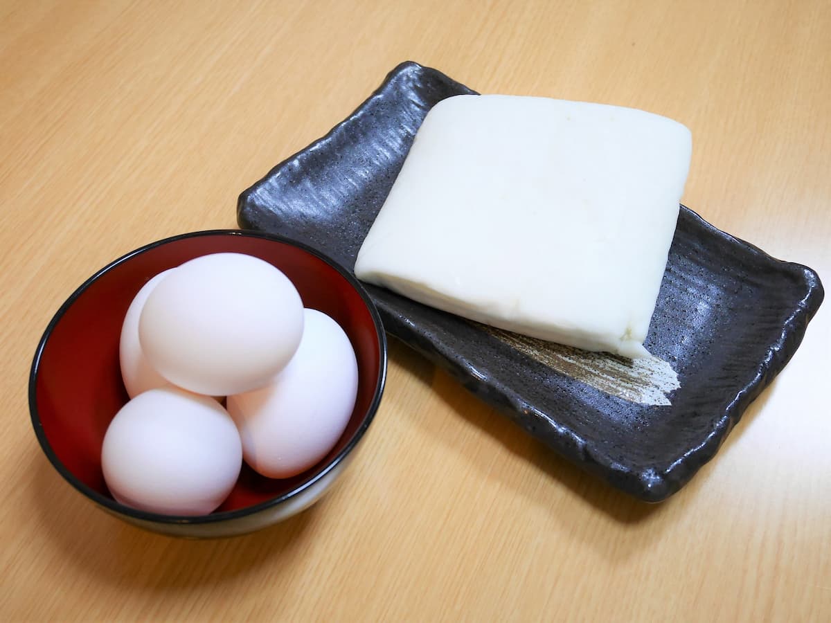 These are main ingredients of Datemaki. (eggs and hanpen)